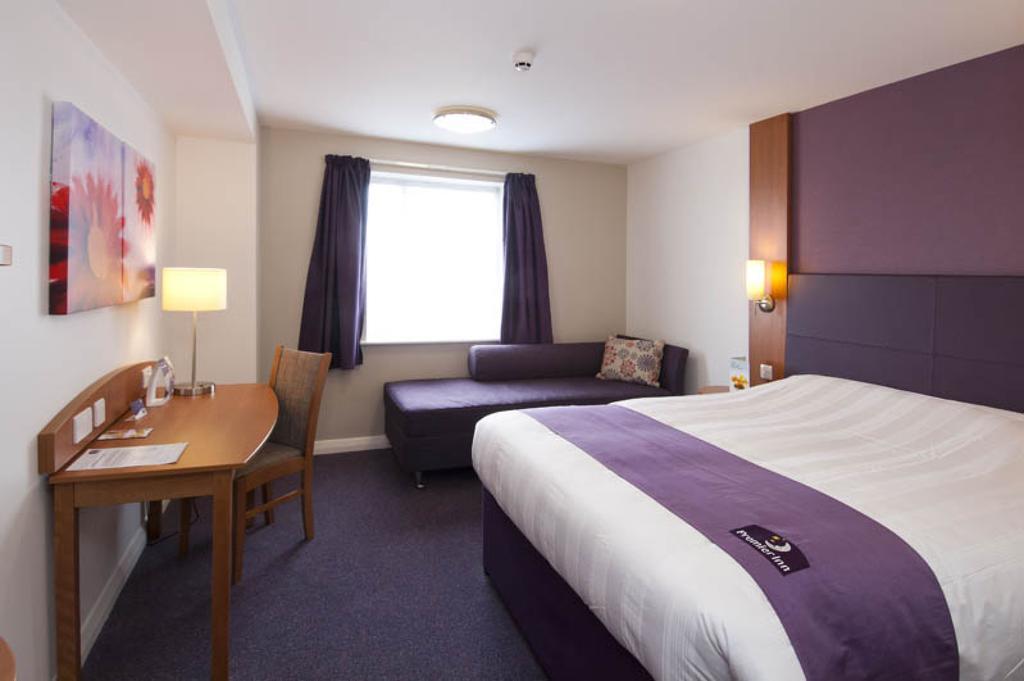 Premier Inn Glenrothes Esterno foto